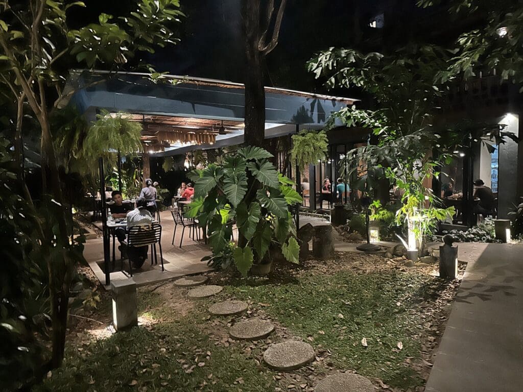 Restaurant en plein air à Siem Reap