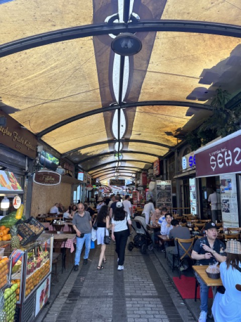 touristy street in Sultanahmet istanbul