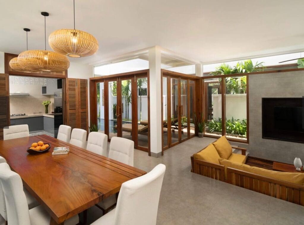 salon et salle à manger dans une villa Airbnb à Siem Reap